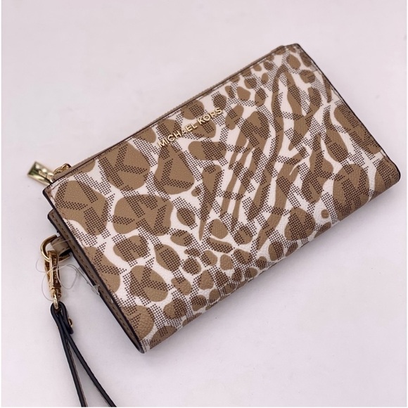 Michael Kors Wallet Wristlet Camel
Multi Color - Picture 10 of 12